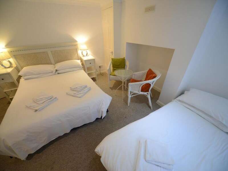 Family Room En-suite with bathtub (Room Only) - lower ground floor